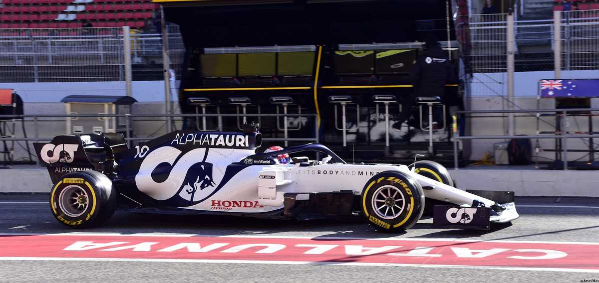 Side-on view of the AlphaTauri F1 car showing compact sidepods, cooling inlets and tight packaging